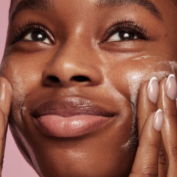 Kylie Skin Clarifying Cleansing Gel - Picture 5 of 9